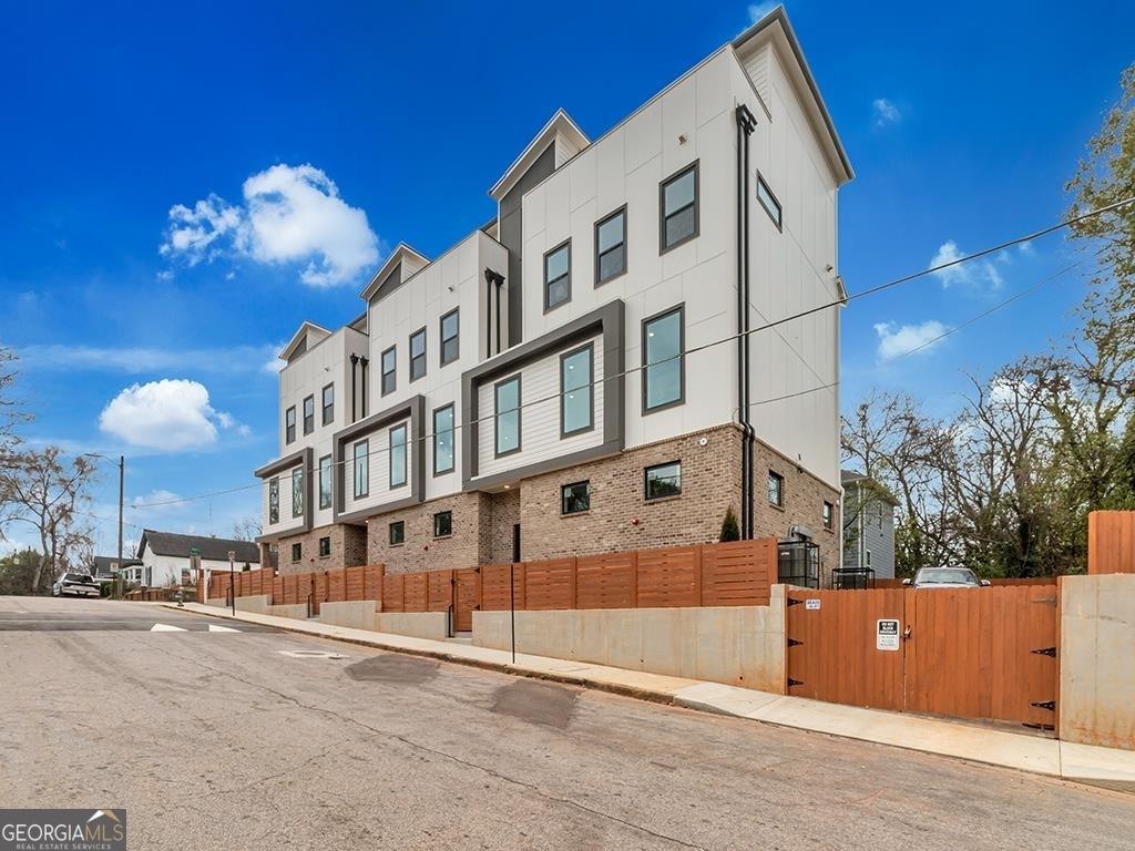 Townhomes asking 700K pop up near Vine City, Clark Atlanta Urbanize Atlanta